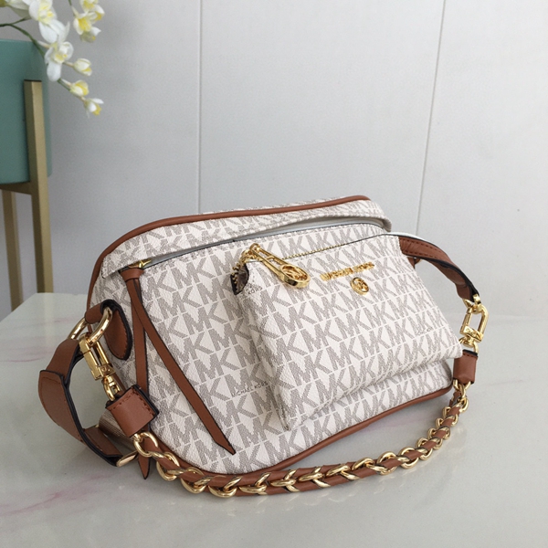 マイケルコースバッグ背面デザイン